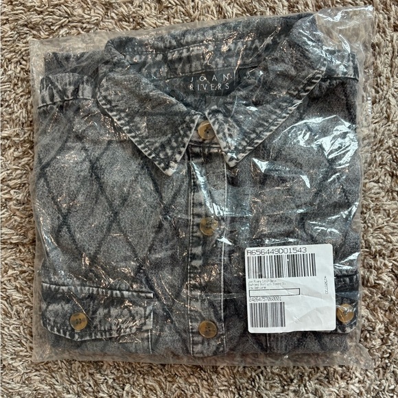 Joan Rivers Cotton Denim Boyfriend Shirt • Grey Wash • Diamond Stitch • Large - Picture 4 of 4